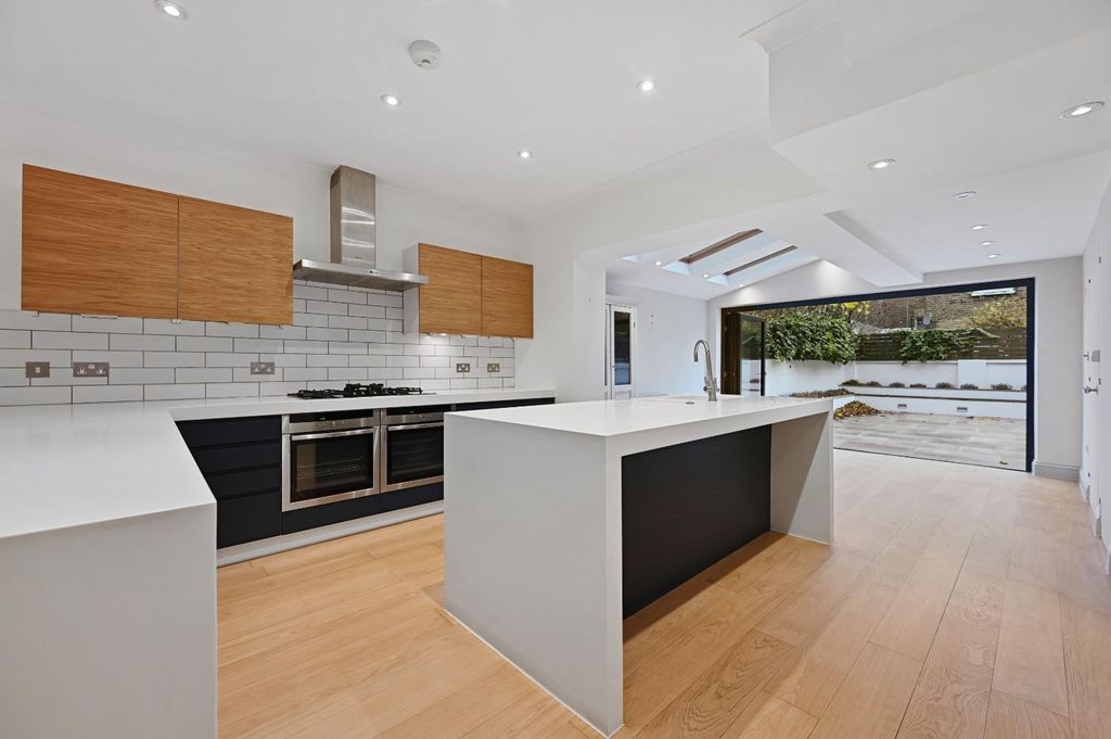 Property photo 1 of 12 St Stephens Avenue - Kitchenb3 (1).Jpg