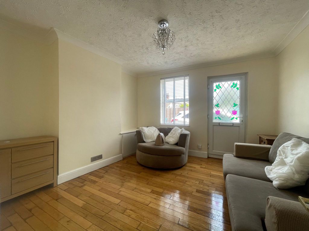 Property photo 3 of 11 Living Room