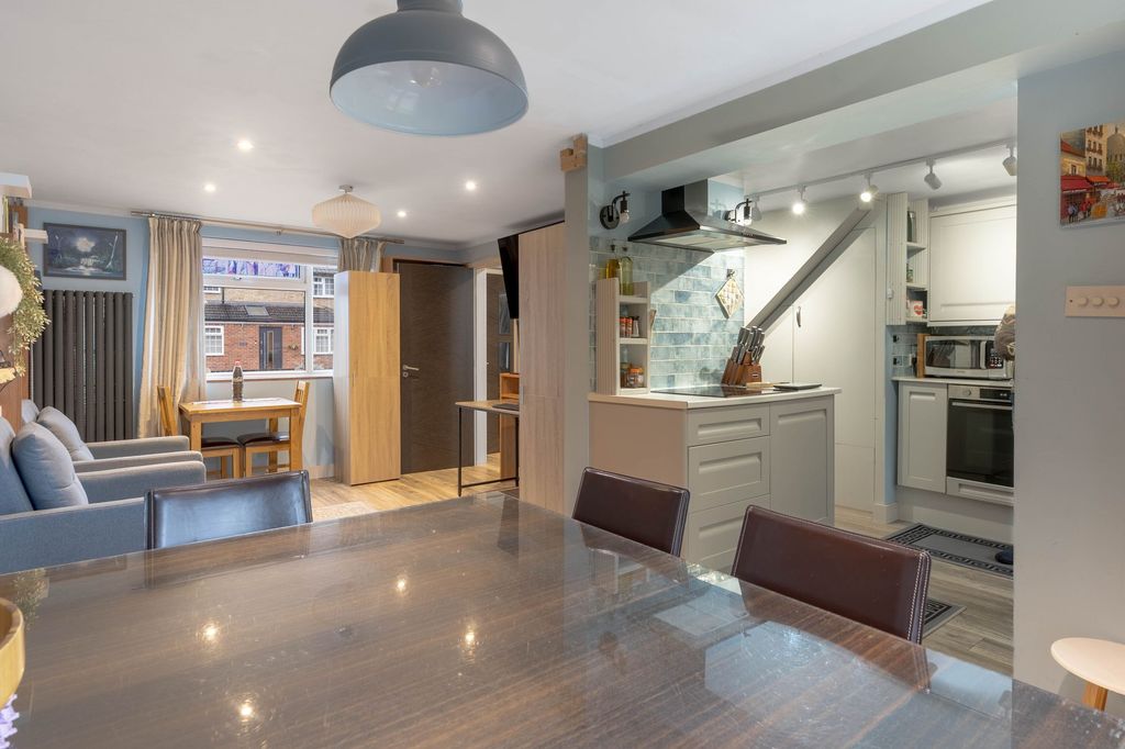 Property photo 2 of 11