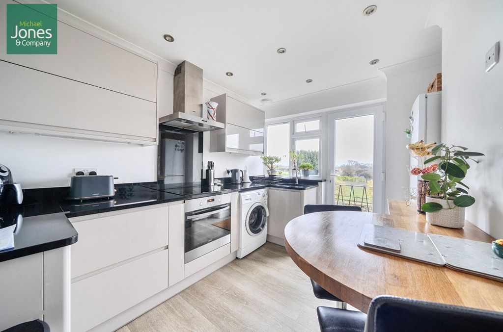 Property photo 3 of 12 Picture No. 13