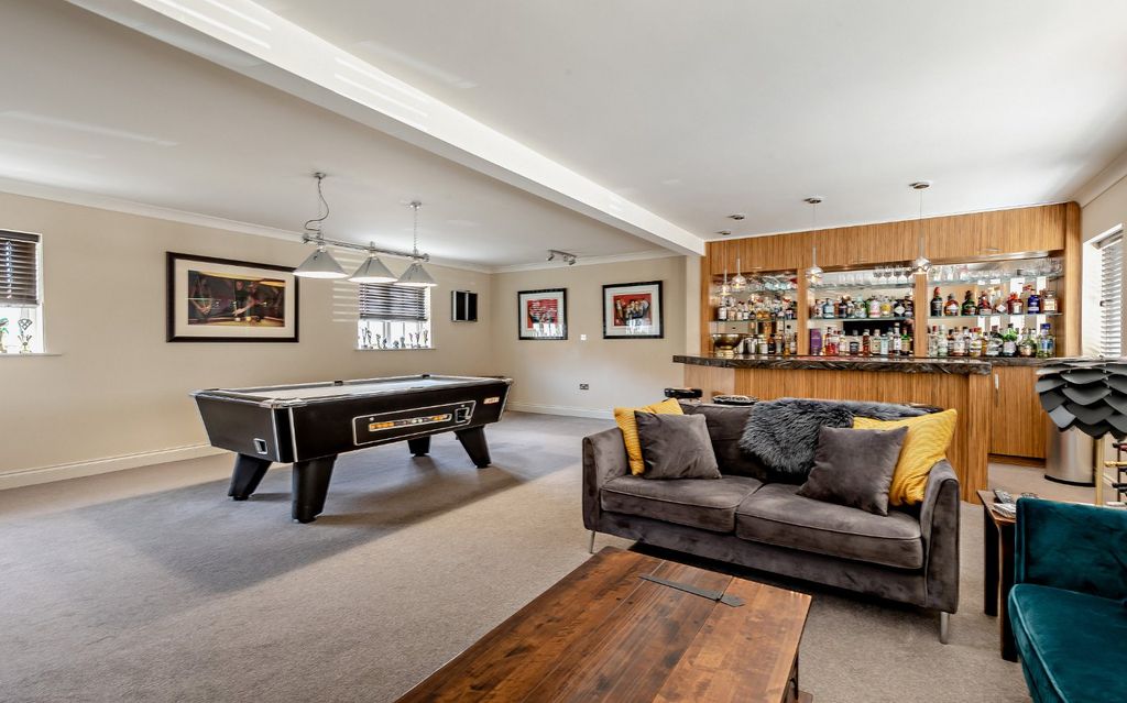 Property photo 3 of 28 Games Room