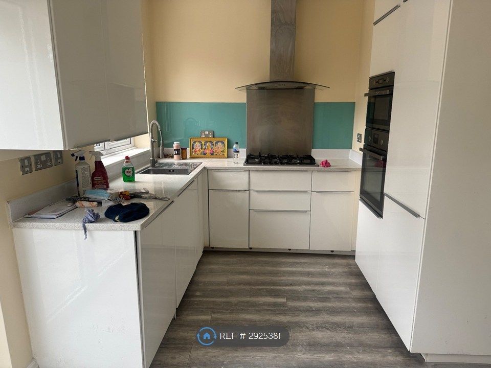 Property photo 3 of 10 Kitchen