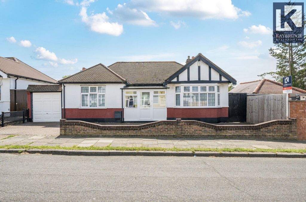 Property photo 1 of 14 Mavis Avenue, Epsom