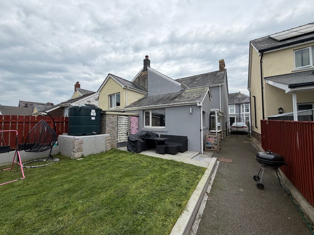 Property photo 2 of 18