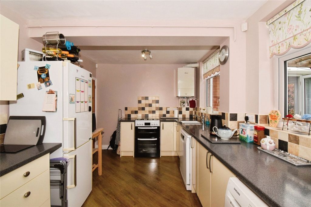 Property photo 3 of 25 Kitchen
