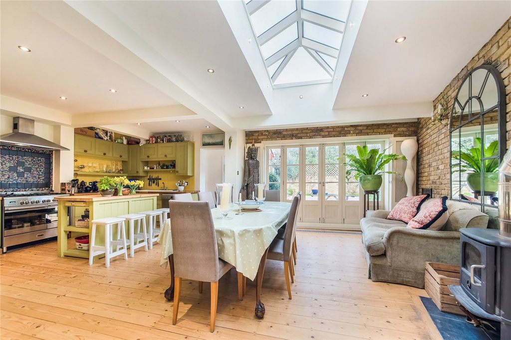 Property photo 2 of 11 Dining