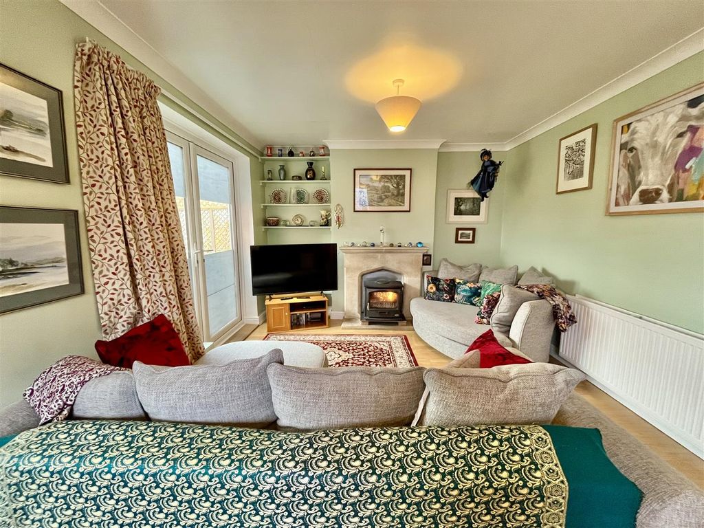 Property photo 2 of 35