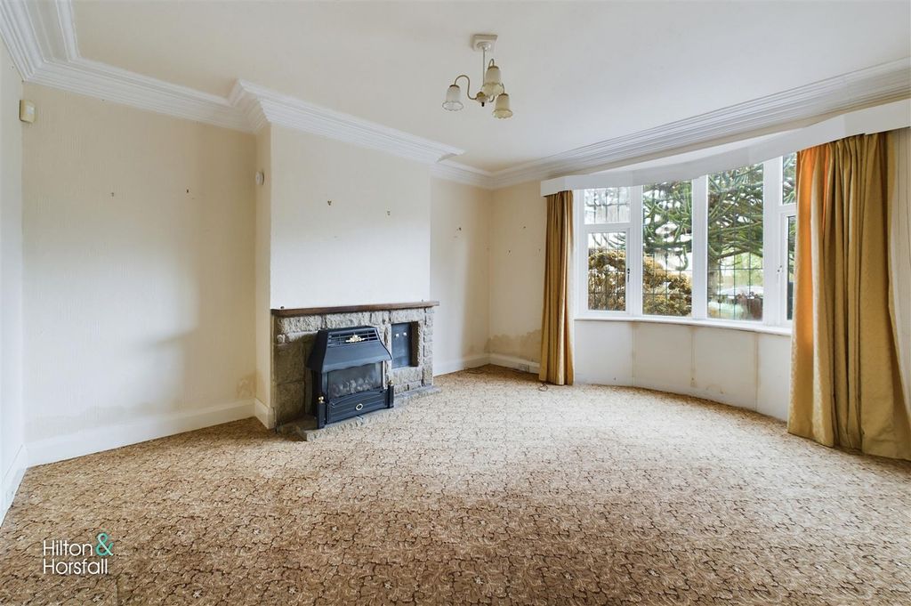 Property photo 2 of 11 Barkerhouse Road