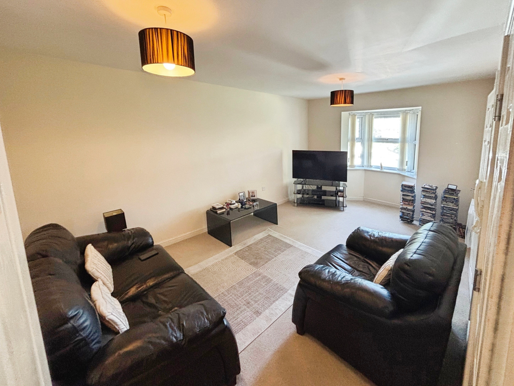 Property photo 1 of 11 Living Room