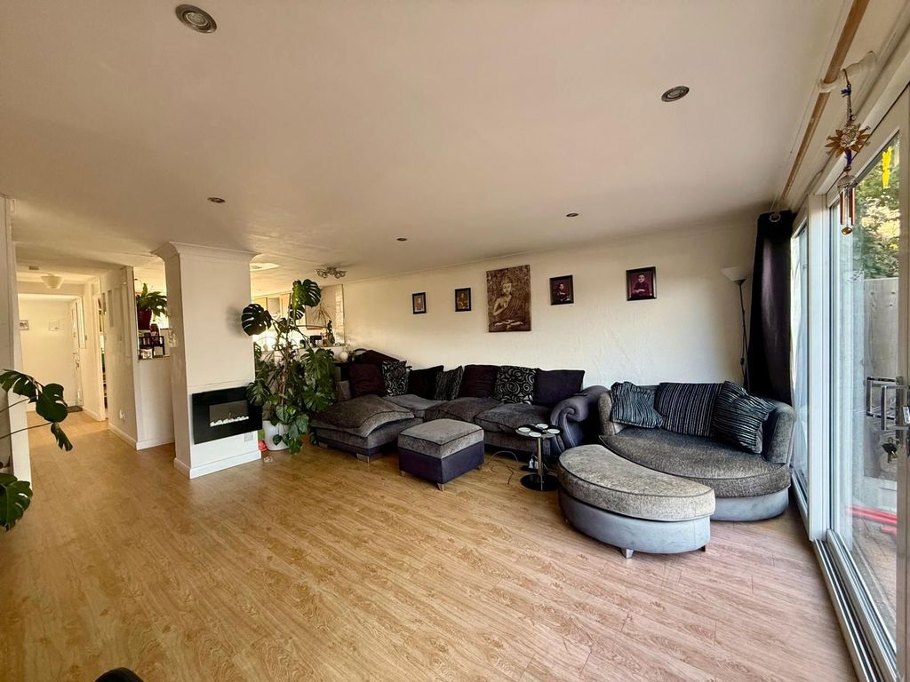 Property photo 2 of 25