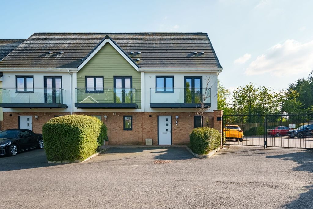 Property photo 2 of 22 5088412