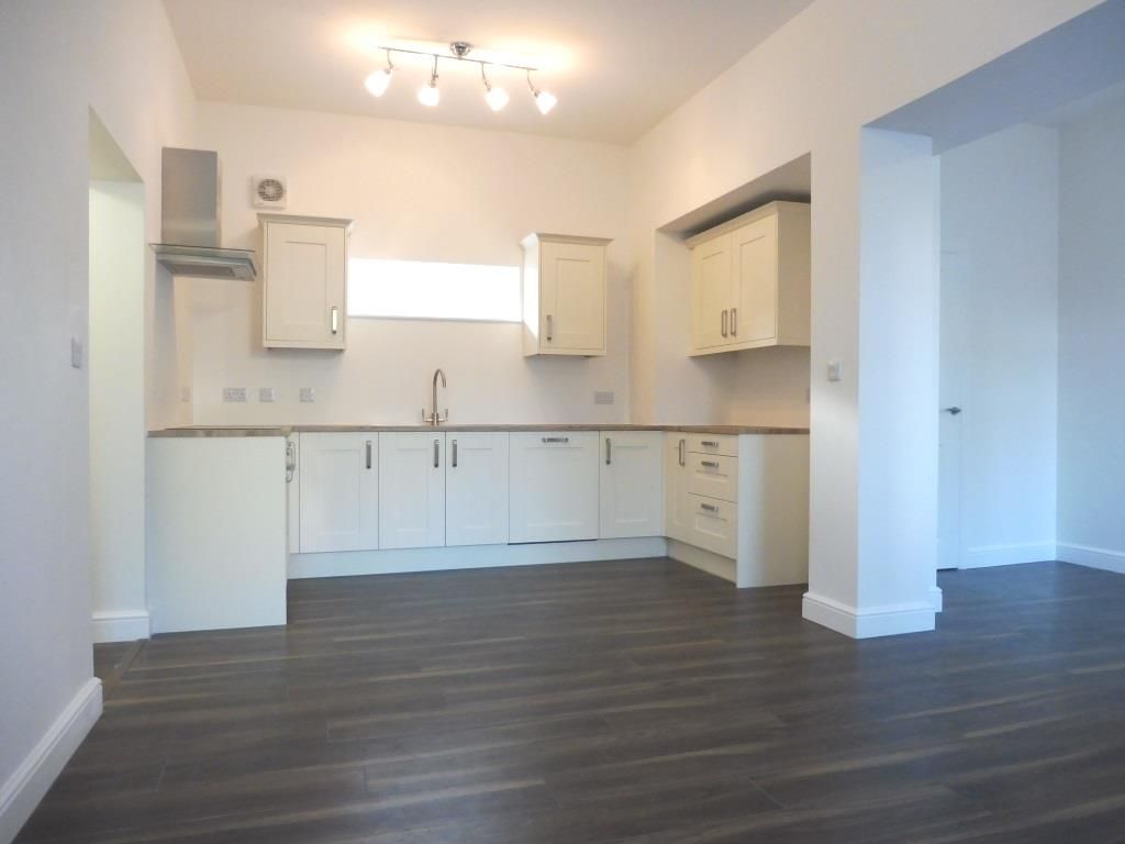 Property photo 1 of 17 Kitchen