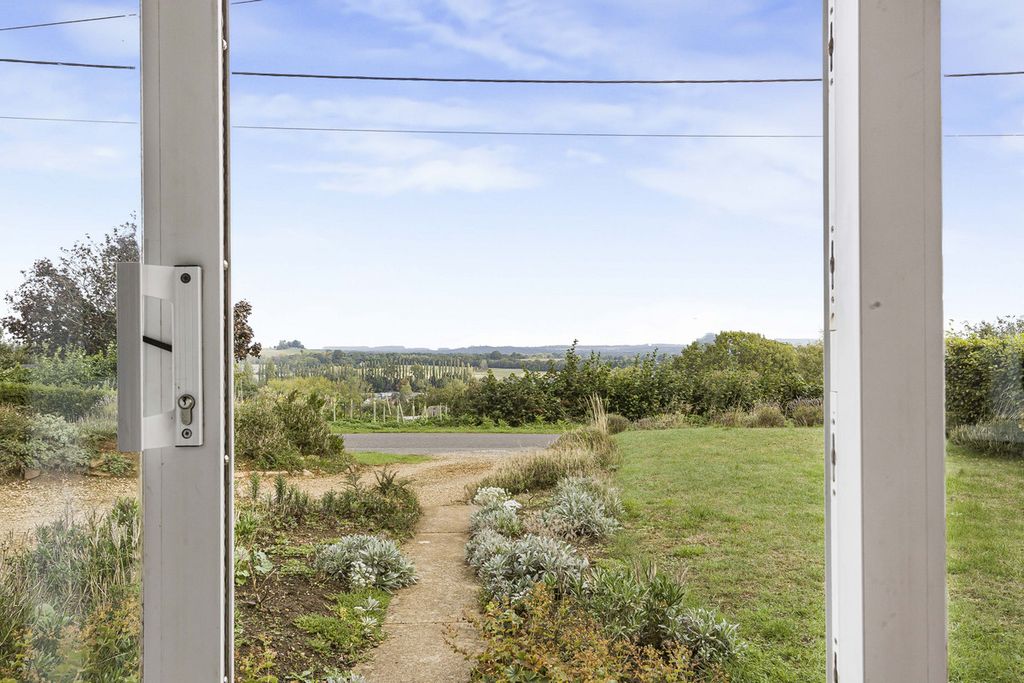 Property photo 2 of 36