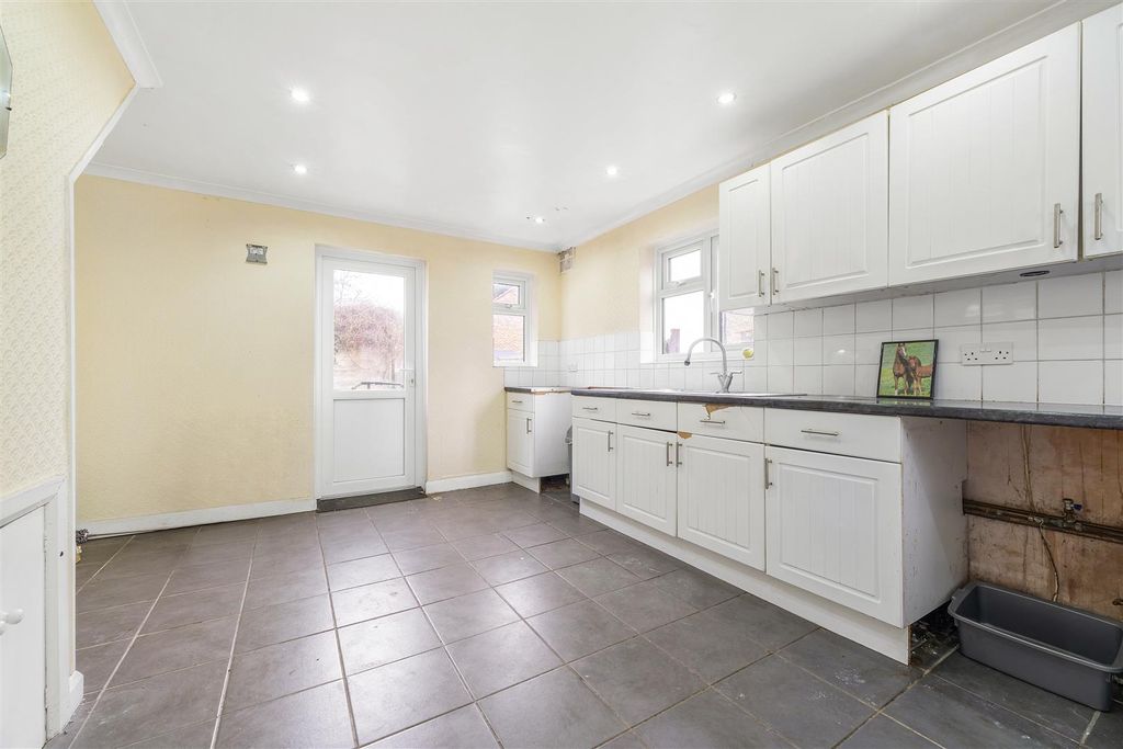 Property photo 2 of 12 35 Oak Grove Road-4.Jpg