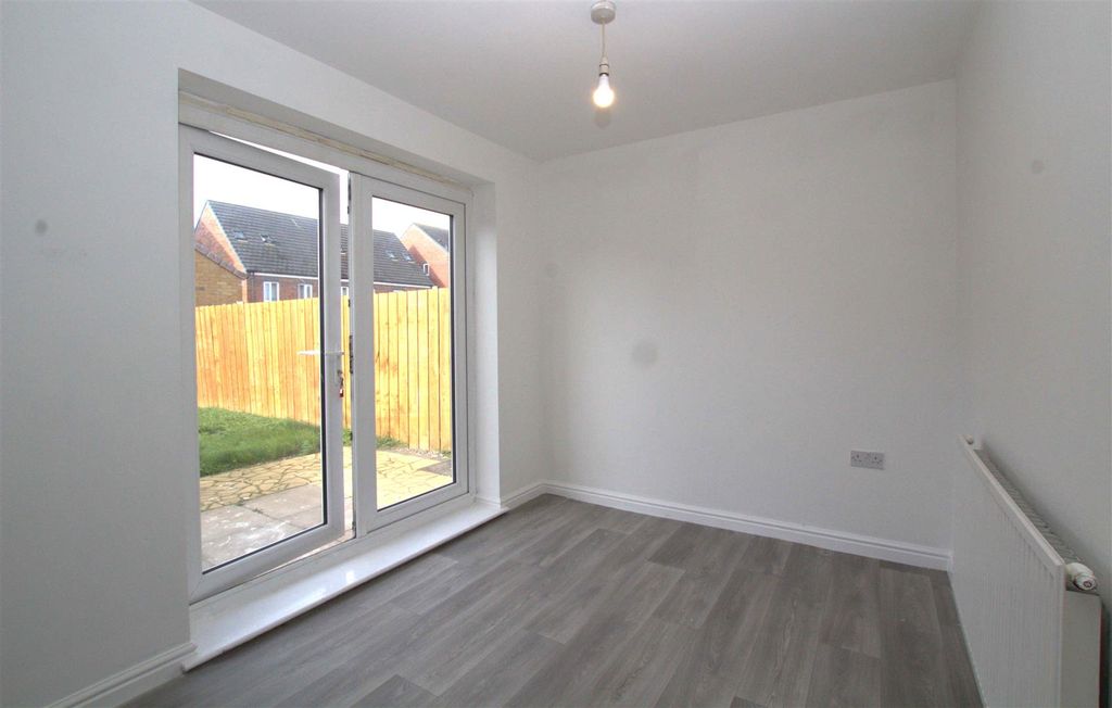 Property photo 3 of 10 Dining Area