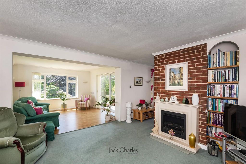Property photo 2 of 20