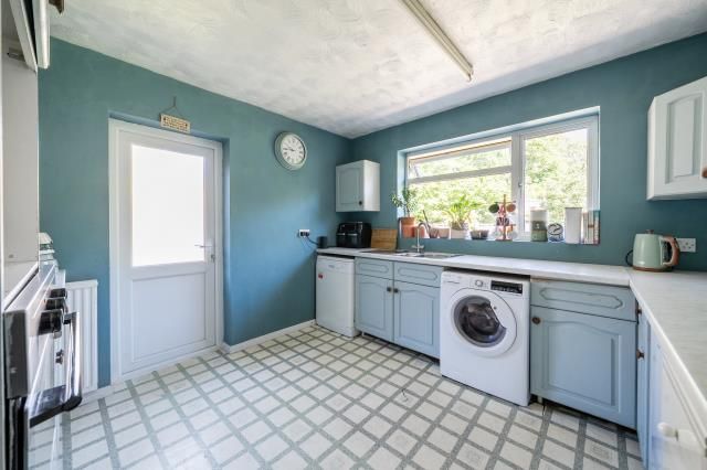 Property photo 3 of 20 Kitchen