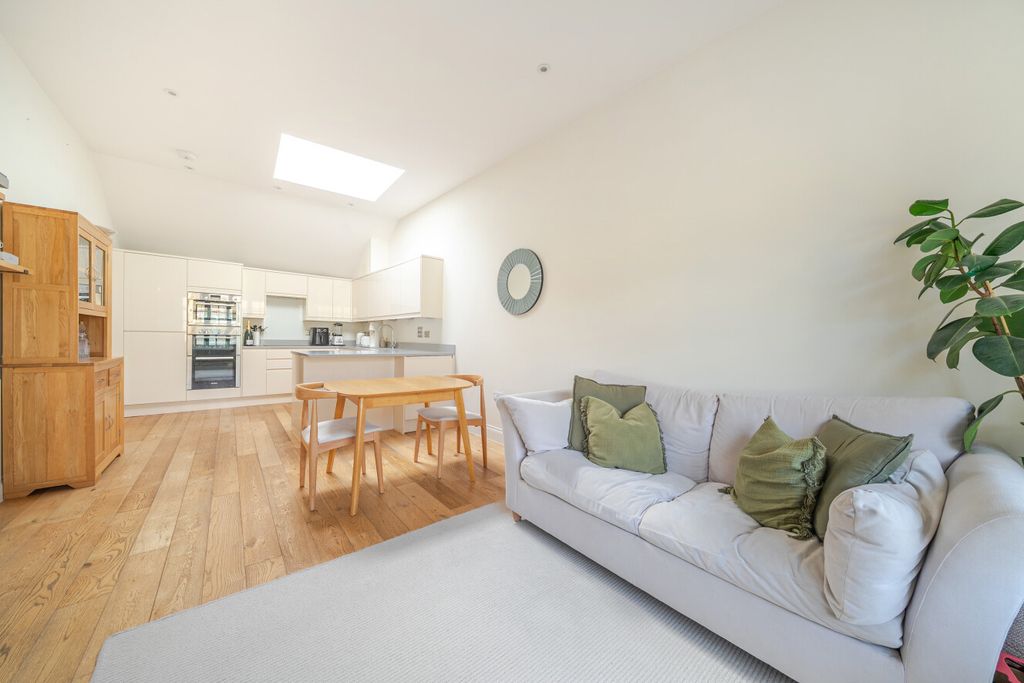 Property photo 2 of 14 1525734-12-6Ab50E...