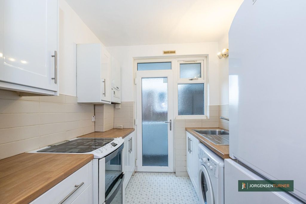 Property photo 3 of 8 Kitchen .Jpg