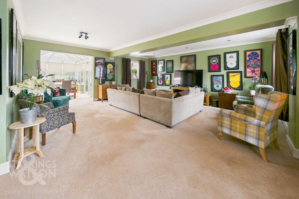 Property photo 2 of 25