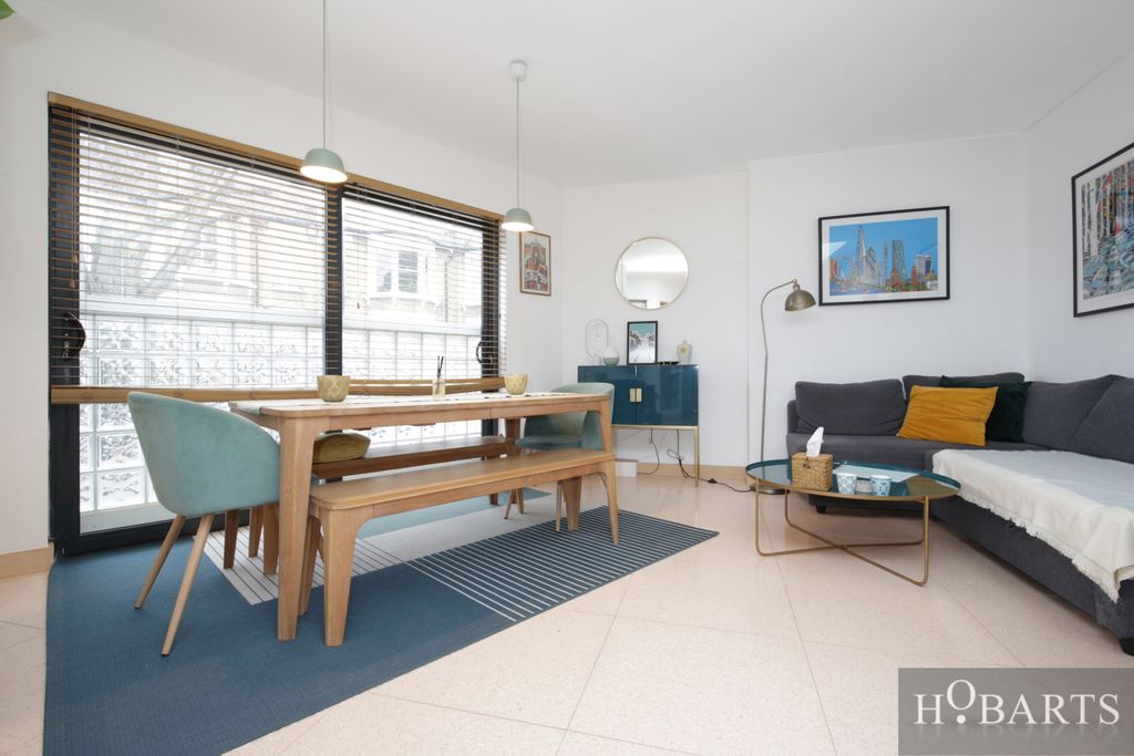 Property photo 1 of 17 Stylish Detached Home In The Heart Of Stroud Green
