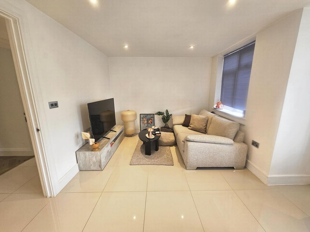Property photo 2 of 13 Photo 12