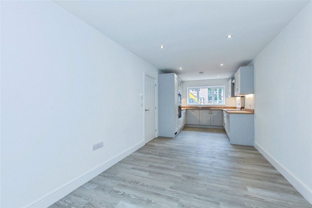 Property photo 2 of 27 Picture No. 23
