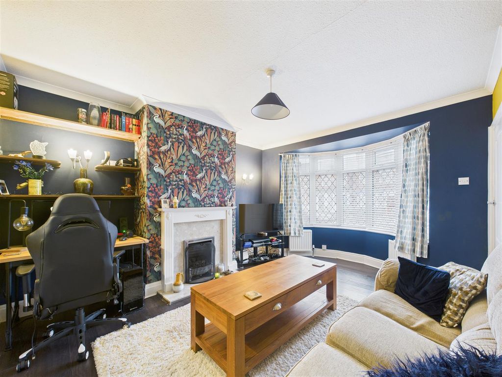 Property photo 3 of 13 Cam05451G0-Pr0078-Still012.Jpg