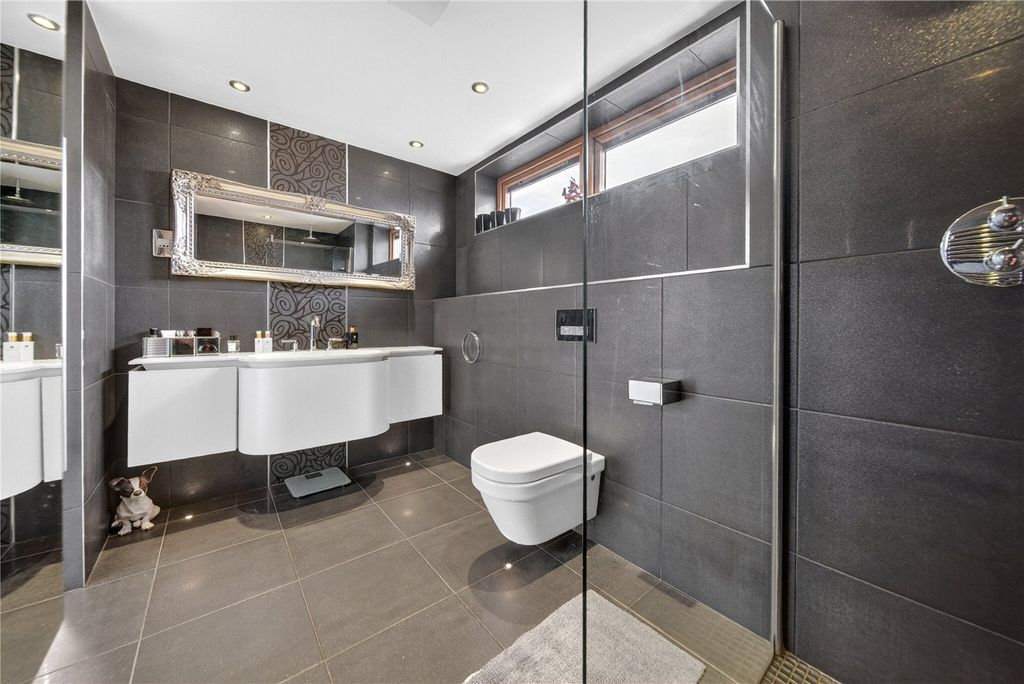 Additional image 8 of 3 bed flat for saleApartment 98, Balmoral Place, 2 Bowman Lane, Leeds, West Yorkshire LS10
