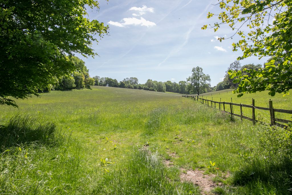 Property photo 3 of 9