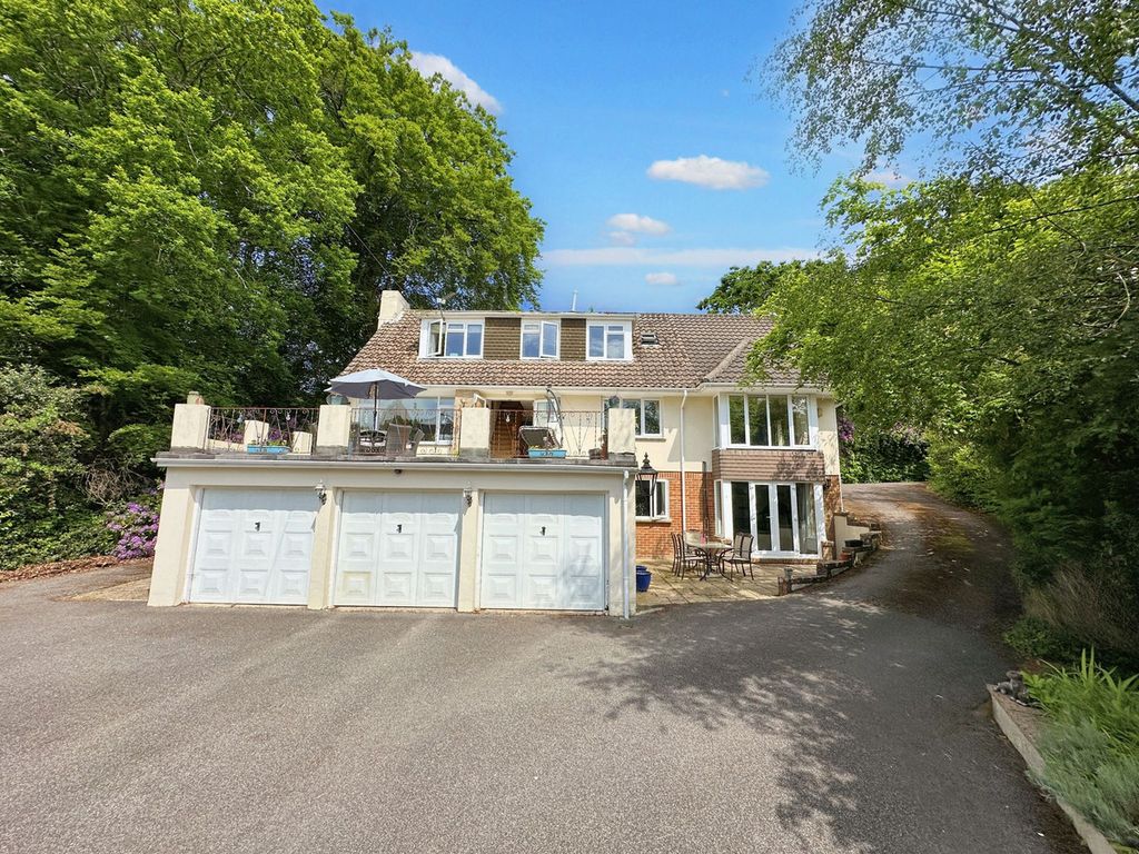 Property photo 3 of 34