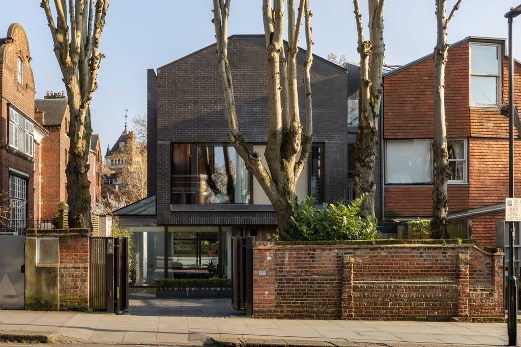 Property photo 1 of 30