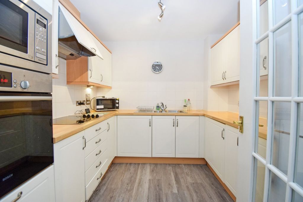 Property photo 3 of 12 Kitchen