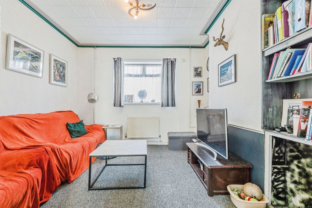 Property photo 2 of 20