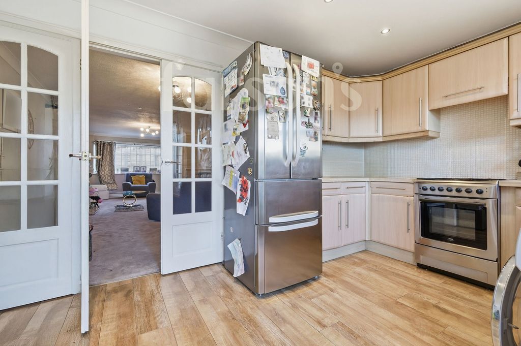 Property photo 3 of 18