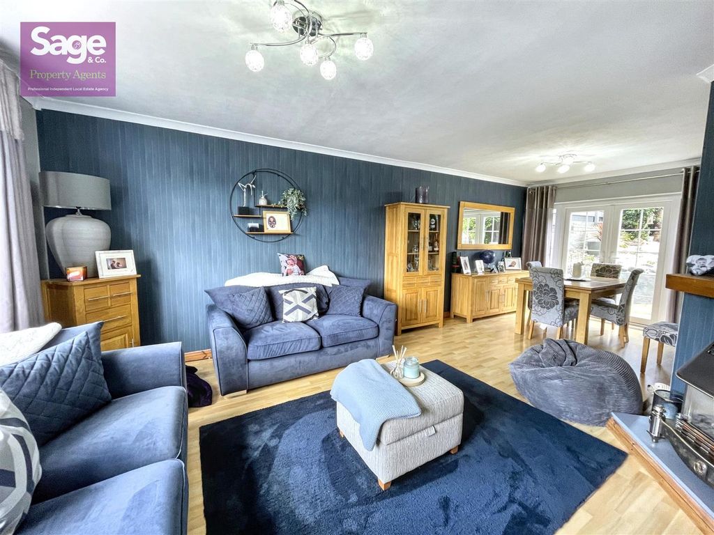 Property photo 2 of 28