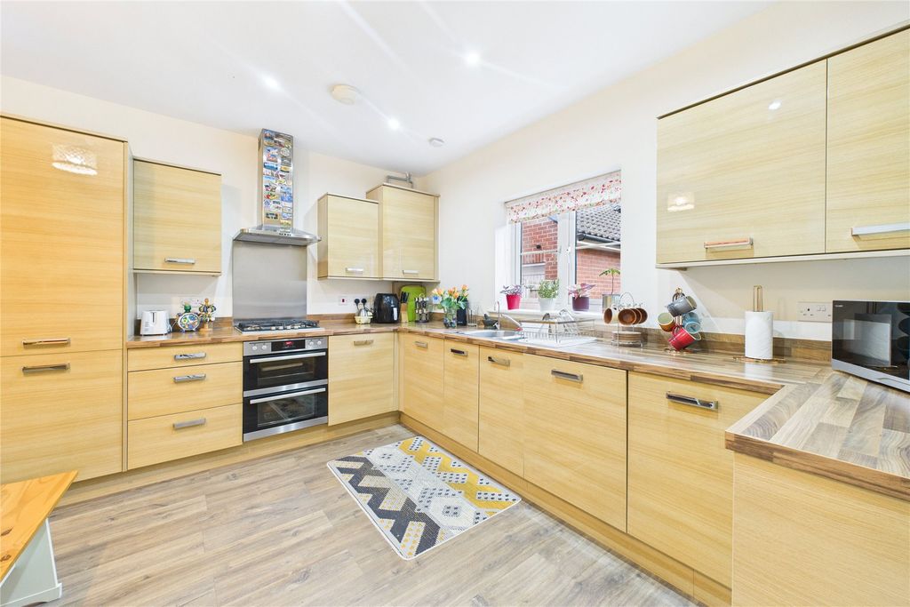 Property photo 3 of 15 Picture No. 11