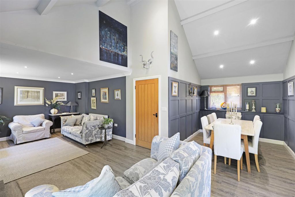 Property photo 3 of 42 Img (11).Jpg