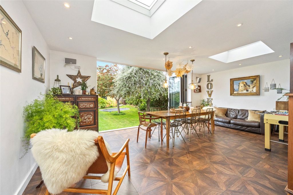 Property photo 2 of 21 Picture No. 16