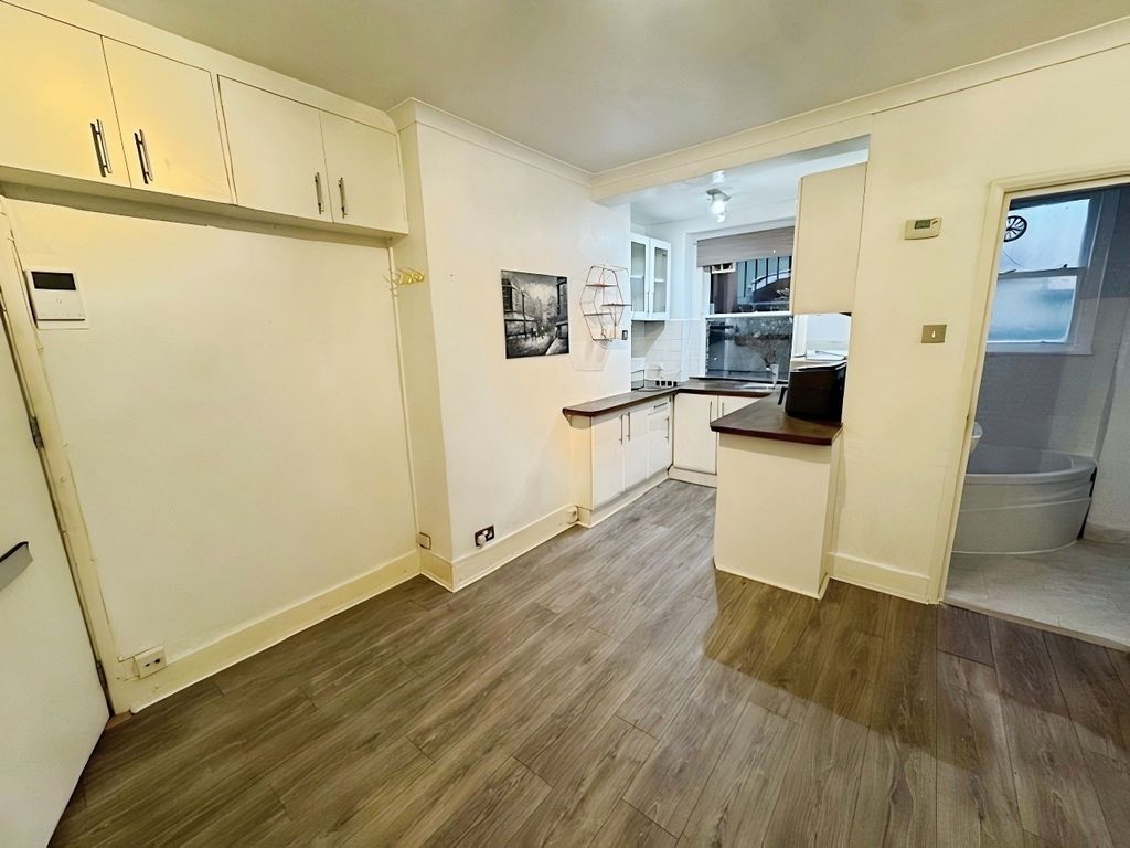 Property photo 2 of 6 Reception/Kitchen