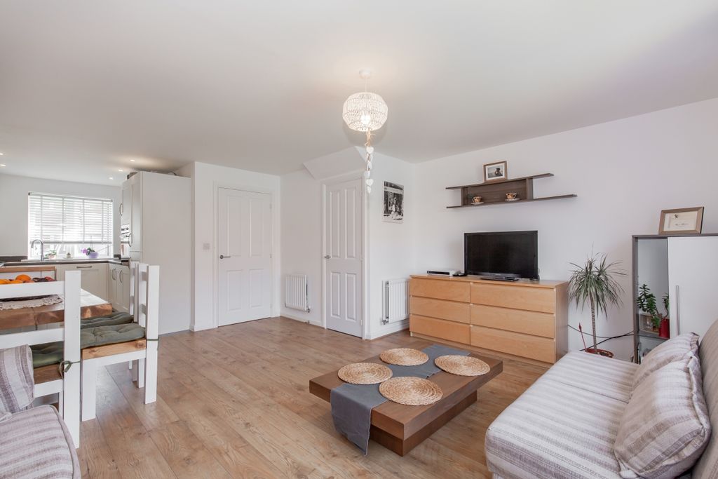 Property photo 2 of 9 98835