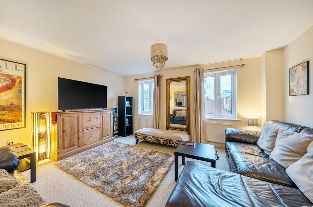 Property photo 2 of 12 1401802-30-696E5E...