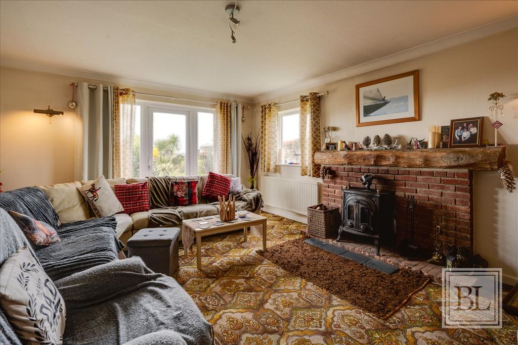 Property photo 3 of 25