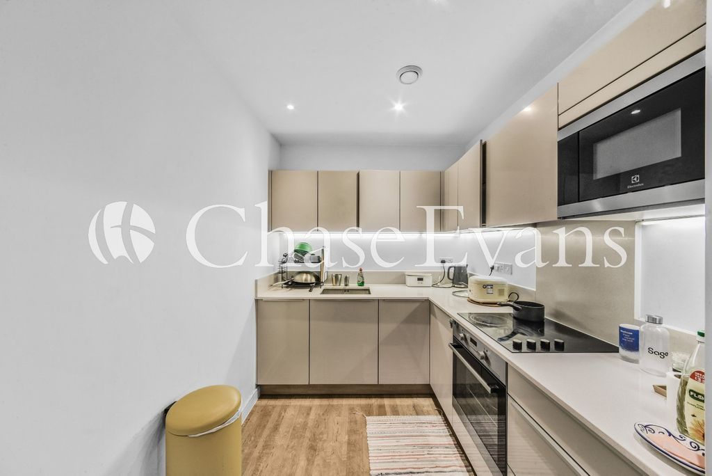 Property photo 2 of 18 Kitchen