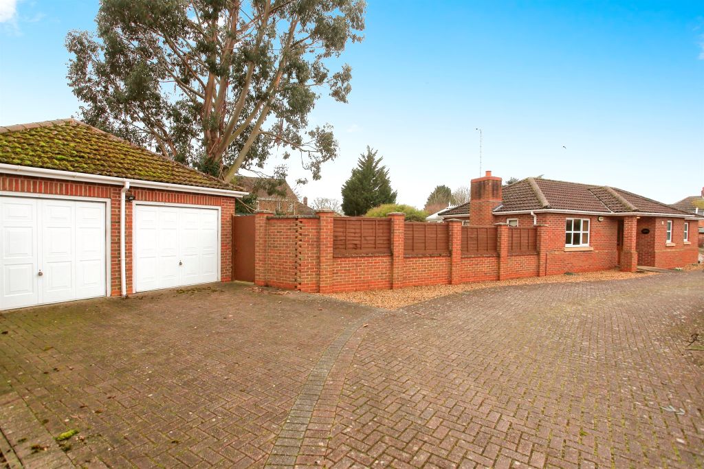 Property photo 2 of 17 Outside