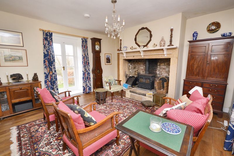 Property photo 3 of 15 Lounge