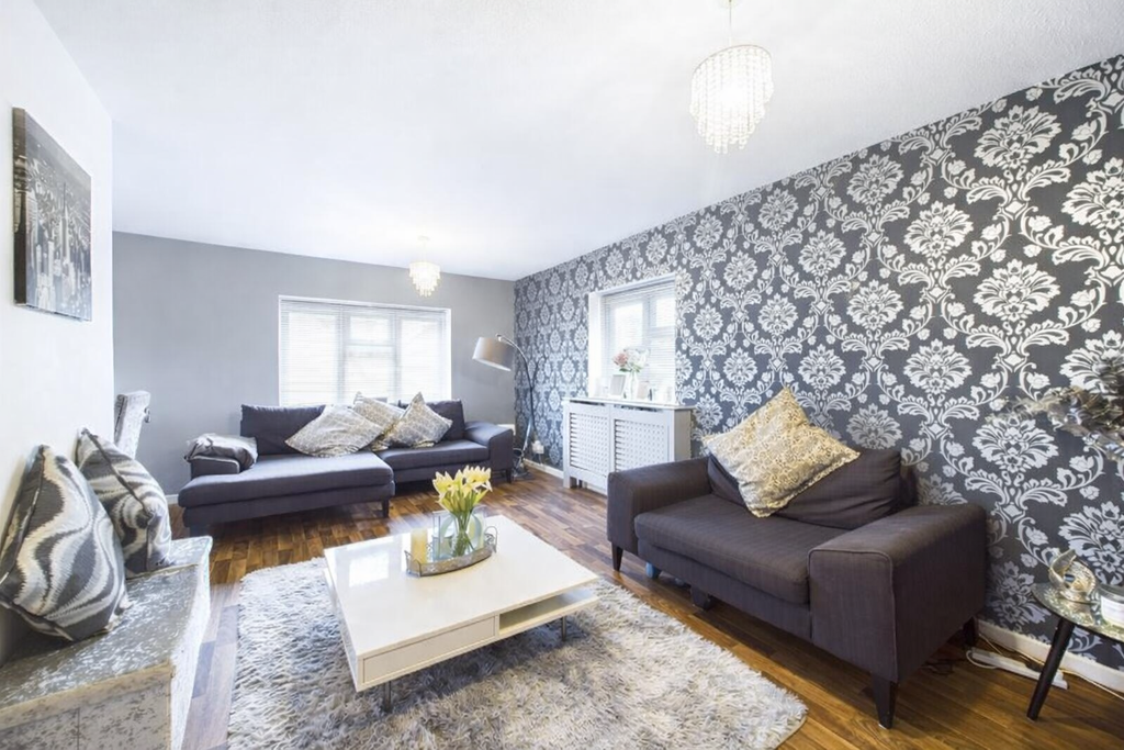 Property photo 2 of 10 Lounge