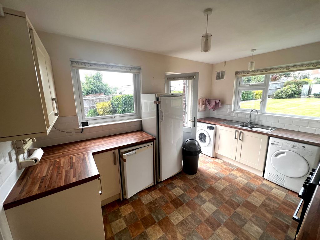 Property photo 3 of 5 Kitchen