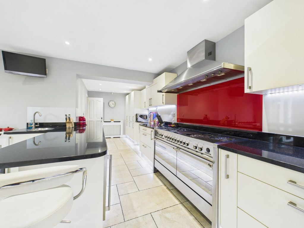 Property photo 2 of 27 Kitchen