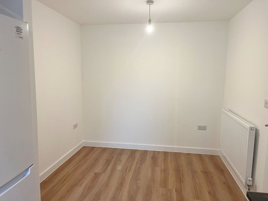 Property photo 3 of 12 Picture No. 11